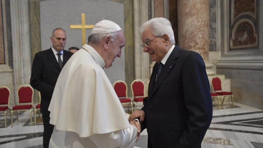 https://www.ragusanews.com/immagini_articoli/13-12-2021/mattarella-andra-dal-papa-per-congedarsi-non-vuole-la-rielezione-500.jpg