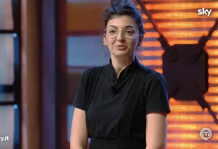 https://www.ragusanews.com/immagini_articoli/13-12-2024/masterchef-marta-da-ragusa-si-commuove-e-ride-e-viene-promossa-300.jpg