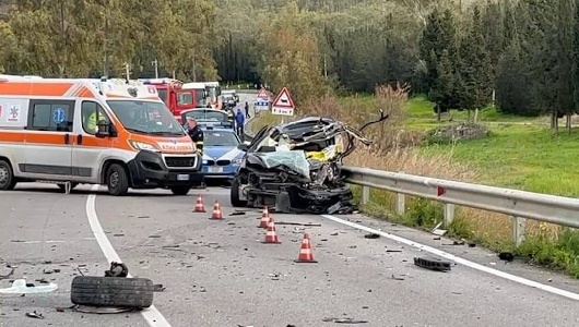 https://www.ragusanews.com/immagini_articoli/14-01-2025/scontro-frontale-tra-due-auto-morto-un-50enne-nel-nisseno-300.jpg