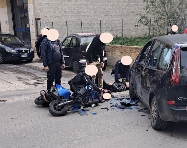 https://www.ragusanews.com/immagini_articoli/14-01-2025/vittoria-scooter-contro-auto-minore-in-prognosi-riservata-300.jpg