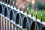 https://www.ragusanews.com/immagini_articoli/14-03-2024/quando-e-come-scegliere-una-recinzione-adeguata-per-il-giardino-100.jpg