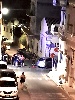 https://www.ragusanews.com/immagini_articoli/14-08-2024/tragedia-sfiorata-in-via-bari-a-donnalucata-scontro-fra-auto-una-cappotta-100.jpg