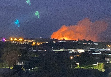 https://www.ragusanews.com/immagini_articoli/14-09-2024/incendio-alla-timpa-di-acireale-macchia-mediterranea-in-cenere-300.jpg