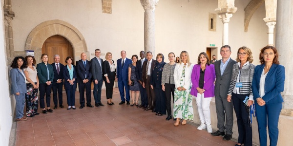 https://www.ragusanews.com/immagini_articoli/14-10-2024/palermo-il-principe-alberto-di-monaco-all-universita-300.jpg