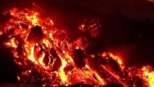 https://www.ragusanews.com/immagini_articoli/15-02-2025/etna-in-6-giorni-un-milione-di-metri-cubi-di-lava-le-spettacolari-immagini-notturne-300.jpg