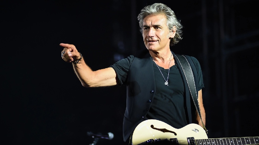 https://www.ragusanews.com/immagini_articoli/15-03-2024/ligabue-torna-in-teatro-tappe-a-palermo-e-catania-500.jpg