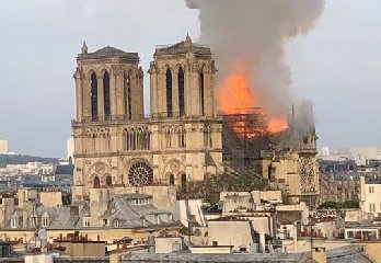 https://www.ragusanews.com/immagini_articoli/15-04-2019/incendio-cattedrale-notre-dame-parigi-240.jpg