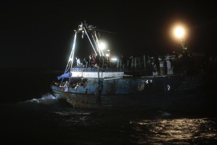 https://www.ragusanews.com/immagini_articoli/15-09-2022/pozzallo-gli-scheletri-della-nave-fantasma-e-il-funerale-a-bordo-500.jpg