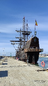 https://www.ragusanews.com/immagini_articoli/16-02-2024/1708080034-il-galeon-andalucia-e-al-porto-turistico-di-marina-di-ragusa-3-300.jpg