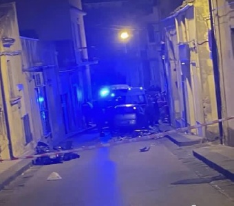 https://www.ragusanews.com/immagini_articoli/16-03-2025/incidente-con-lo-scooter-muore-minorenne-a-noto-300.jpg