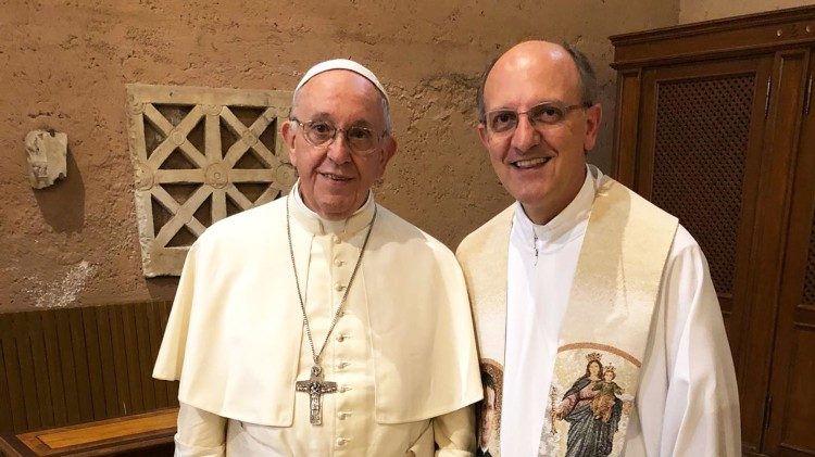 Si Sposano A Sorpresa Arriva Papa Francesco E Li Unisce Foto