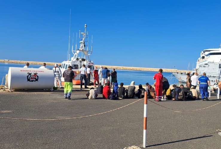 https://www.ragusanews.com/immagini_articoli/16-09-2022/pozzallo-altri-275-migranti-in-arrivo-in-porto-500.jpg