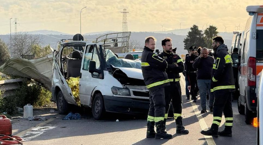 https://www.ragusanews.com/immagini_articoli/17-03-2025/1742230560-incidente-a-carlentini-uno-dei-3-morti-ha-solo-18-anni-tornavano-da-lavoro-1-500.jpg