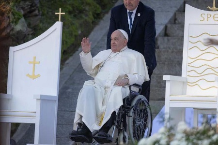 https://www.ragusanews.com/immagini_articoli/17-12-2024/papa-francesco-compie-88-anni-scampato-a-due-attentati-in-iraq-300.jpg