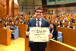 https://www.ragusanews.com/immagini_articoli/18-01-2025/il-laureato-ragusano-francesco-giurdanella-riceve-il-premio-america-giovani-100.jpg