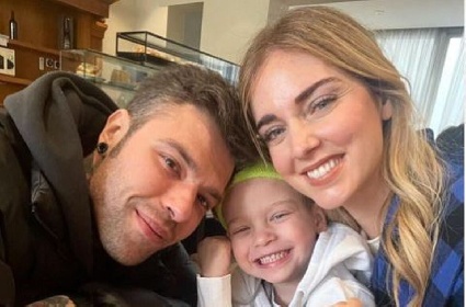 https://www.ragusanews.com/immagini_articoli/18-03-2022/la-malattia-di-fedez-e-il-tenero-messaggio-di-chiara-ferragni-su-instagram-280.jpg