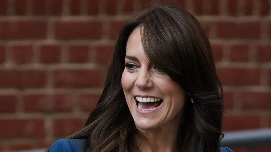 https://www.ragusanews.com/immagini_articoli/18-03-2024/kate-middleton-con-william-nel-loro-negozio-preferito-500.jpg