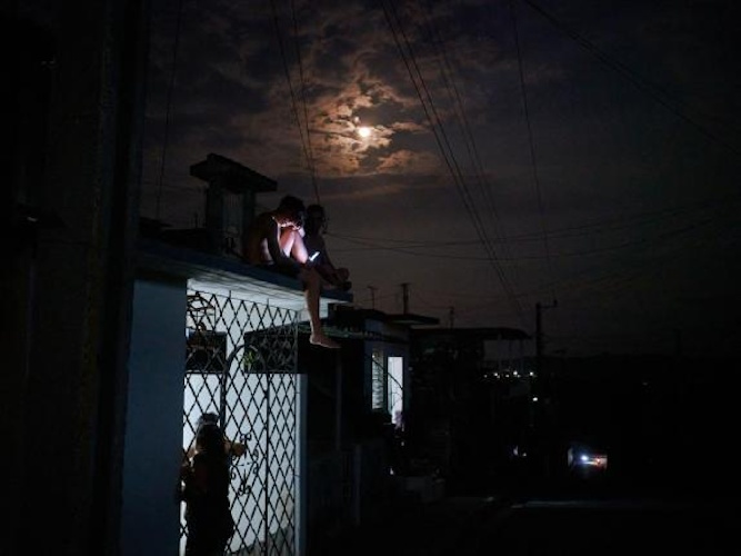 https://www.ragusanews.com/immagini_articoli/18-10-2024/cuba-al-buio-blackout-totale-500.jpg