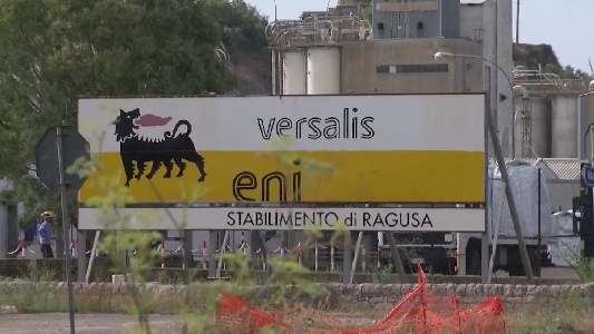 https://www.ragusanews.com/immagini_articoli/18-12-2024/eni-rassicura-il-vescovo-di-ragusa-sul-futuro-di-versalis-e-dell-indotto-300.jpg