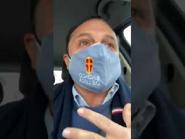 https://www.ragusanews.com/immagini_articoli/19-01-2021/messina-l-incoscienza-di-un-sindaco-video-show-mentre-guida-con-una-mano-280.jpg