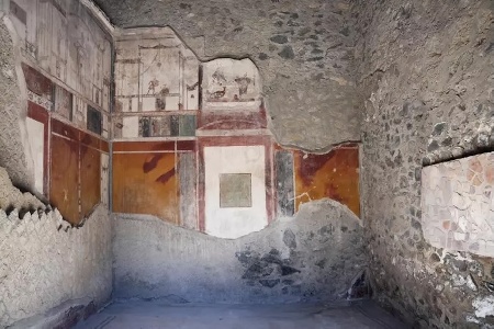 https://www.ragusanews.com/immagini_articoli/19-03-2025/a-ercolano-riaprono-due-domus-nuovi-scavi-e-un-cold-case-300.jpg