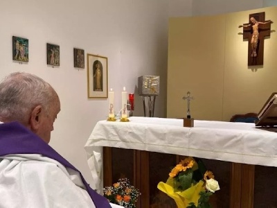 https://www.ragusanews.com/immagini_articoli/19-03-2025/papa-francesco-progressi-in-fisioterapia-motoria-e-respiratoria-300.jpg