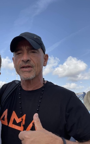 https://www.ragusanews.com/immagini_articoli/19-09-2022/eros-ramazzotti-i-video-del-concerto-della-valle-dei-templi-500.jpg