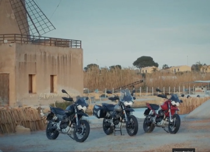 https://www.ragusanews.com/immagini_articoli/19-10-2022/1666166680-moto-guzzi-sceglie-la-sicilia-per-il-suo-spot-video-1-500.jpg