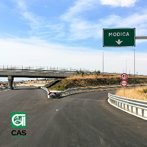 https://www.ragusanews.com/immagini_articoli/19-11-2024/scicli-non-ci-sono-i-soldi-per-far-arrivare-l-autostrada-300.jpg