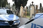 https://www.ragusanews.com/immagini_articoli/19-12-2024/famiglia-di-2-adulti-e-un-bambino-morta-in-casa-ipotesi-monossido-di-carbonio-grave-un-altra-bimba-100.jpg