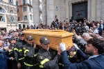 https://www.ragusanews.com/immagini_articoli/20-05-2024/celebrati-i-funerali-di-franco-di-mare-100.jpg