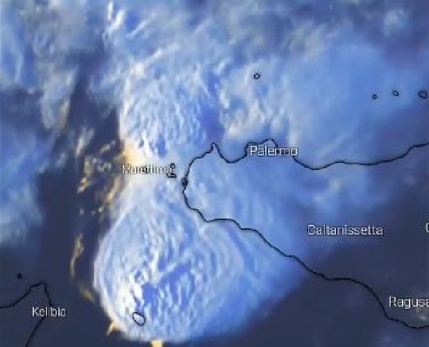 https://www.ragusanews.com/immagini_articoli/20-09-2021/pantelleria-il-tornado-dal-satellite-in-time-lapse-video-500.jpg