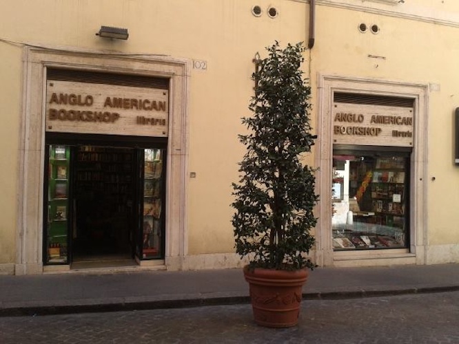 https://www.ragusanews.com/immagini_articoli/20-09-2024/roma-chiude-anglo-american-book-la-storica-libreria-di-via-della-vite-500.jpg