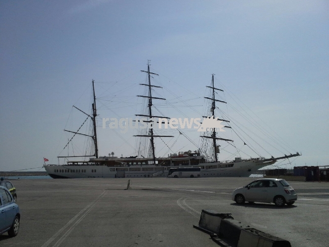 https://www.ragusanews.com/immagini_articoli/20-10-2017/seacloud-porto-pozzallo-500.jpg