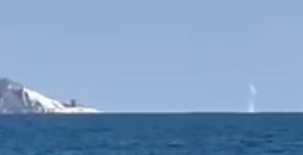 https://www.ragusanews.com/immagini_articoli/20-10-2021/punta-bianca-bombardamento-in-mare-a-pochi-km-dalle-barche-video-500.jpg