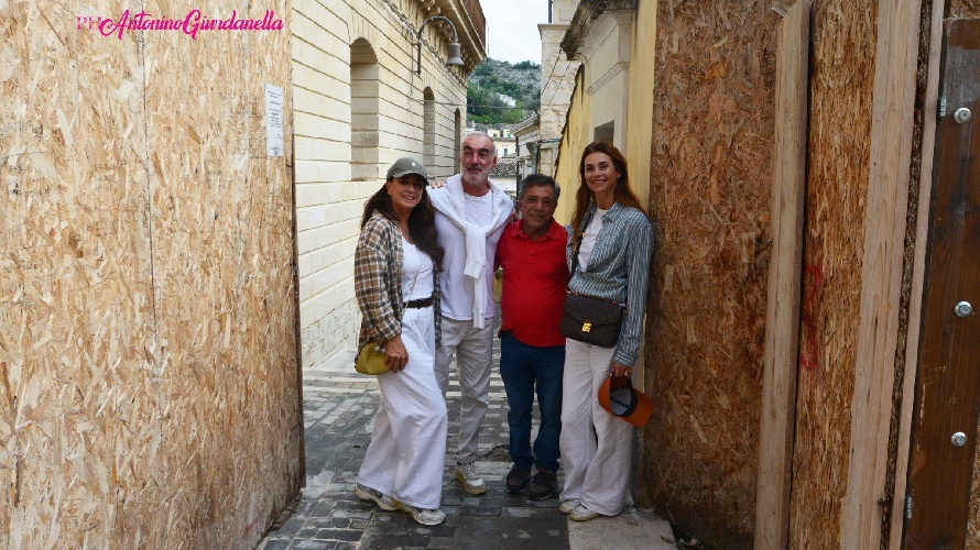 https://www.ragusanews.com/immagini_articoli/20-10-2024/1729414035-demetrio-albertini-in-visita-turistica-a-modica-1-500.jpg