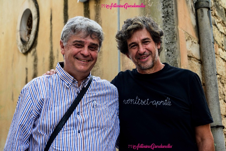 https://www.ragusanews.com/immagini_articoli/20-10-2024/1729414036-demetrio-albertini-in-visita-turistica-a-modica-2-500.jpg