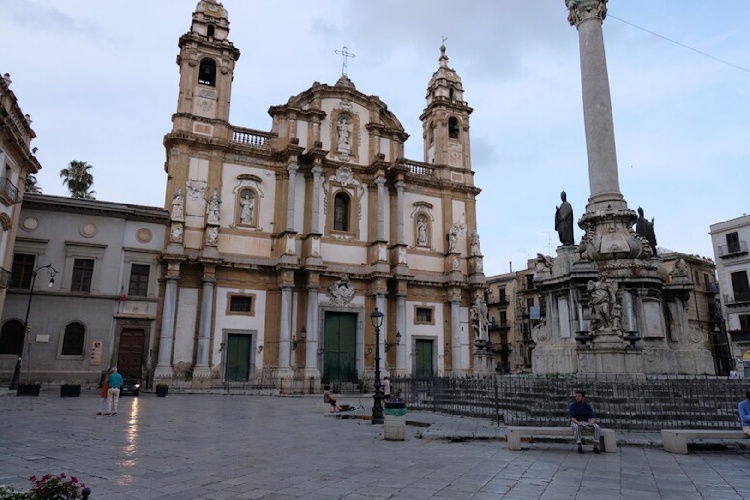 https://www.ragusanews.com/immagini_articoli/20-12-2023/spoglie-di-tomasi-di-lampedusa-ospitate-nel-pantheon-di-palermo-500.jpg