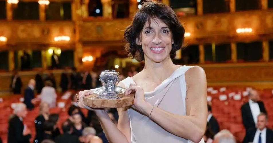 https://www.ragusanews.com/immagini_articoli/21-09-2024/campiello-2024-a-federica-manzon-500.jpg