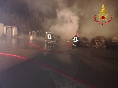 https://www.ragusanews.com/immagini_articoli/22-02-2025/boin-di-ragusa-l-incendio-del-27-luglio-2018-300.jpg