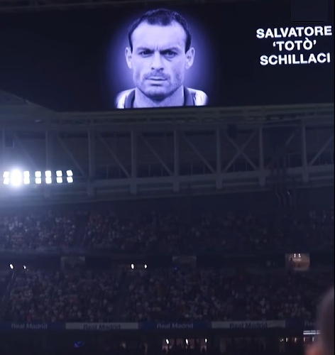 https://www.ragusanews.com/immagini_articoli/22-09-2024/il-commovente-omaggio-del-bernabeu-a-toto-schillaci-500.jpg