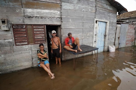 https://www.ragusanews.com/immagini_articoli/22-10-2024/cuba-l-uragano-oscar-causa-almeno-sei-morti-300.jpg