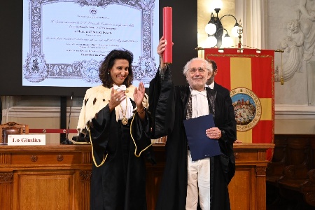 https://www.ragusanews.com/immagini_articoli/22-10-2024/laurea-honoris-causa-all-artista-emilio-isgro-il-non-uccidere-a-scicli-300.jpg