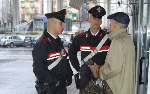 https://www.ragusanews.com/immagini_articoli/23-02-2025/truffa-ad-un-90enne-catanese-con-il-falso-incidente-20enne-tradito-da-videosorveglianza-300.jpg