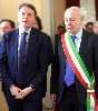 https://www.ragusanews.com/immagini_articoli/23-03-2024/pozzallo-anche-matteo-renzi-al-funerale-di-joe-barone-100.jpg