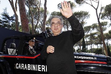 https://www.ragusanews.com/immagini_articoli/23-08-2018/sergio-marchionne-sepolto-gran-segreto-canada-240.jpg