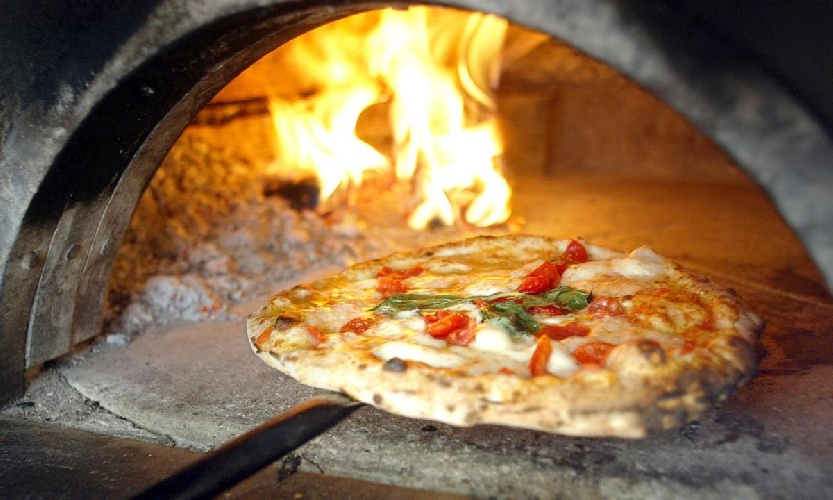 https://www.ragusanews.com/immagini_articoli/23-11-2022/la-pizza-contemporanea-protagonista-su-report-500.jpg