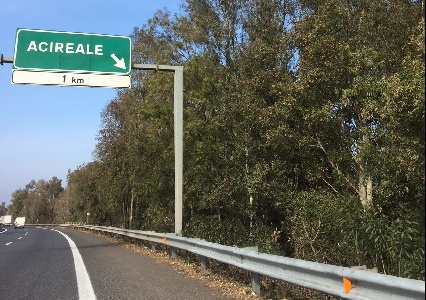 https://www.ragusanews.com/immagini_articoli/24-01-2025/autostrade-il-casello-di-acireale-chiuso-in-direzione-catania-300.jpg