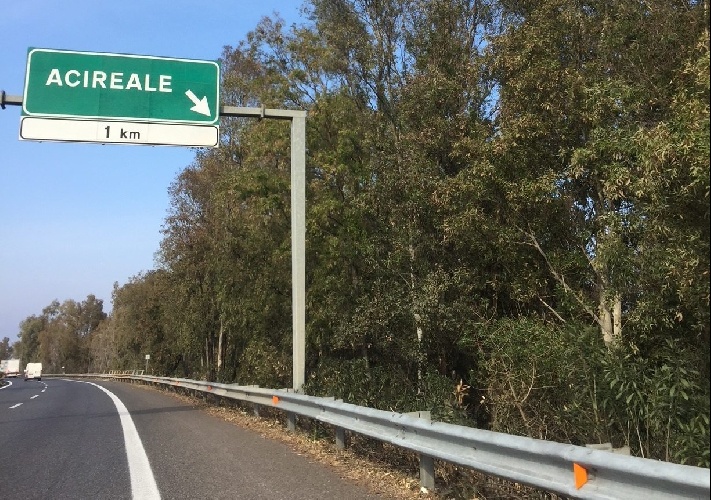 https://www.ragusanews.com/immagini_articoli/24-01-2025/autostrade-il-casello-di-acireale-chiuso-in-direzione-catania-500.jpg