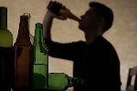 https://www.ragusanews.com/immagini_articoli/24-02-2024/modica-bevono-alcol-e-si-ubriacano-senza-pagare-arriva-la-polizia-100.jpg